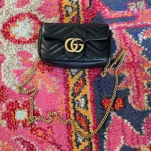 Gucci GG Marmont matelassé leather super mini bag - black